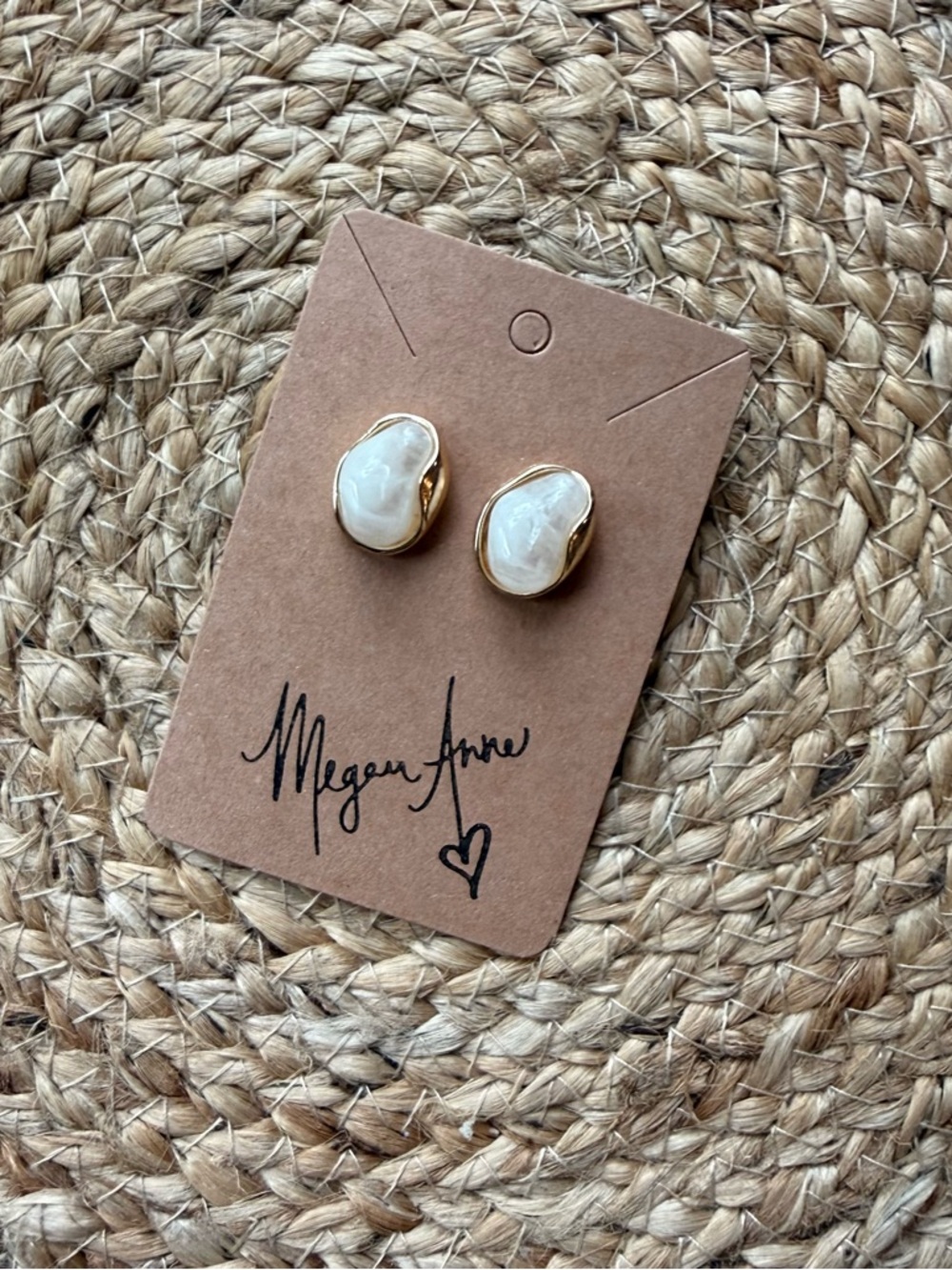 Gold & White Resin French Vintage-Style Stud Women’s Earrings Trendy Elegant